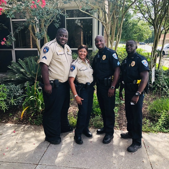 Meet your Posher, Cynthia - Picture 8 of 9